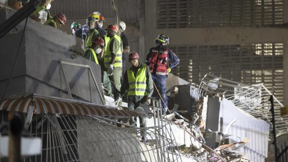 Equipos de rescate buscan entre los escombros en Caracas (Venezuela) tras los dos fuertes seísmos