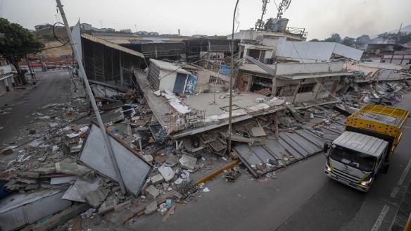 Detalle de un edificio derruido en Catia la Mar, Venezuela