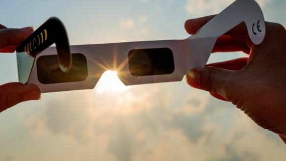 Imagen de archivo de unas gafas para el eclipse.