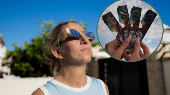 Mujer mirando un eclipse