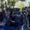 Agentes de la Policía Nacional tras el registro de la oficina de Zapatero