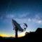 Estrellas brillantes resplandecen sobre el radiotelescopio de la Estación del Observatorio de Longma el 10 de mayo de 2026 en el condado de Jinzhai, ciudad de Lu'an, provincia de Anhui, China.
