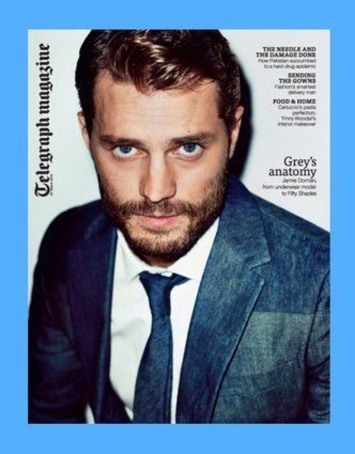 Así canta Jamie Dornan, de 'Cincuenta sombras', en 'Belfast'