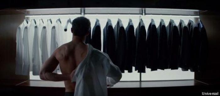 Así canta Jamie Dornan, de 'Cincuenta sombras', en 'Belfast'