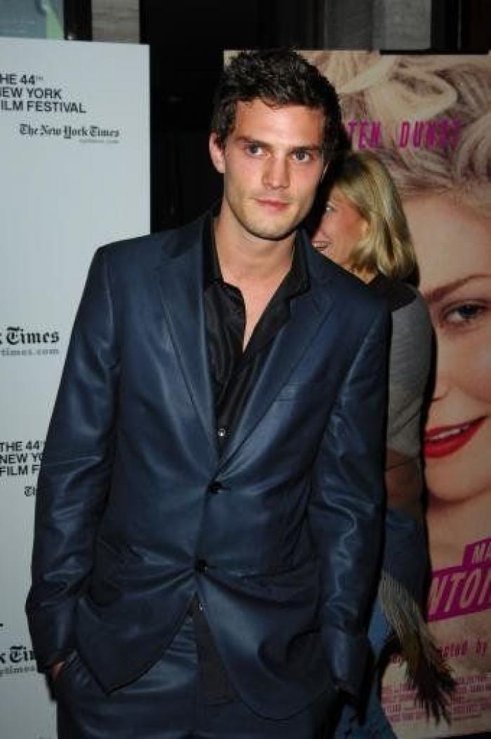 Así canta Jamie Dornan, de 'Cincuenta sombras', en 'Belfast'