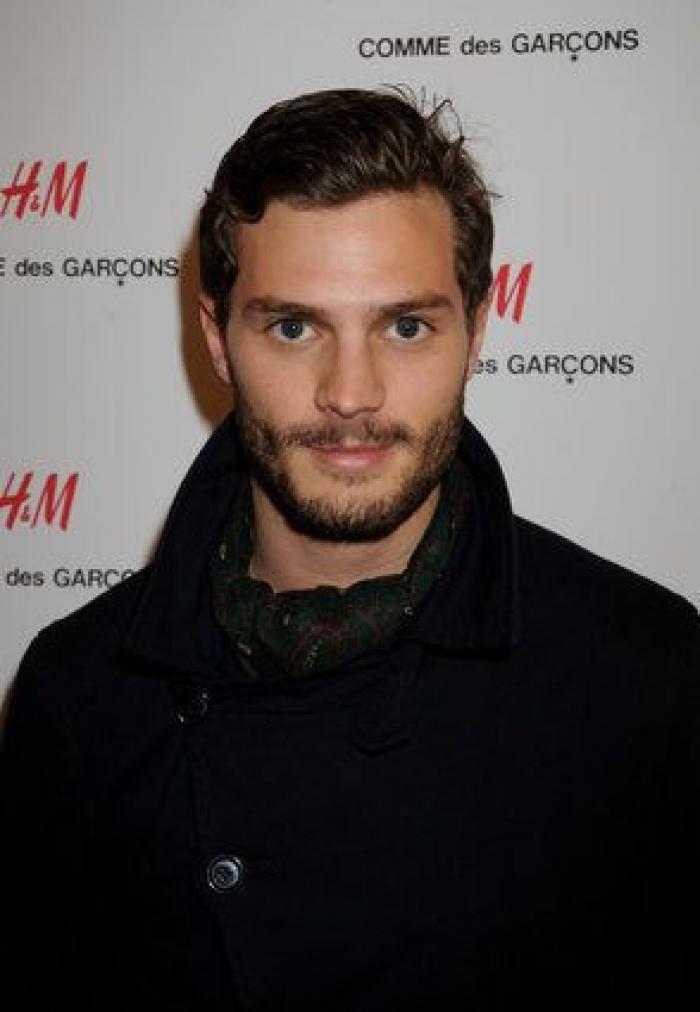 Así canta Jamie Dornan, de 'Cincuenta sombras', en 'Belfast'