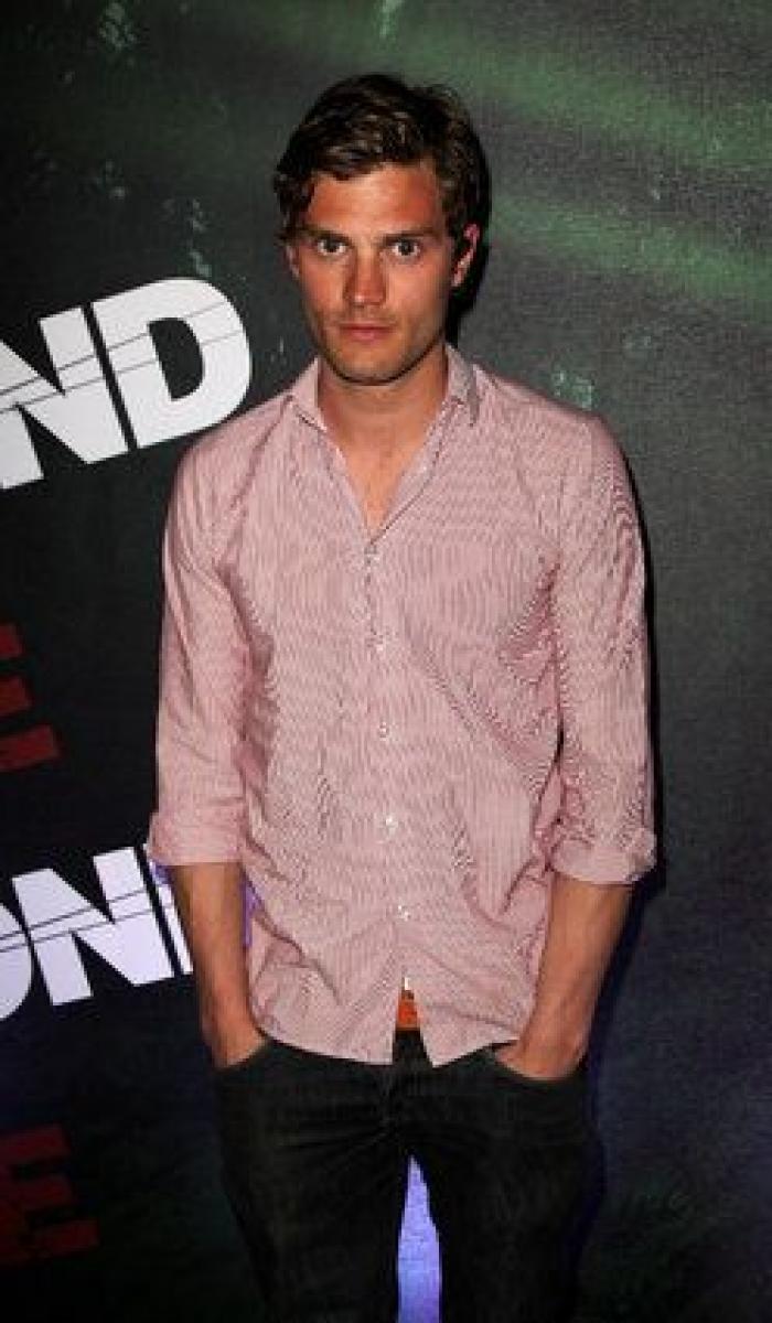 Así canta Jamie Dornan, de 'Cincuenta sombras', en 'Belfast'