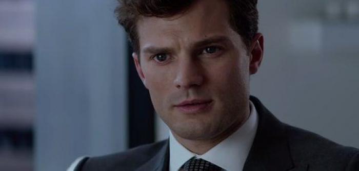 Así canta Jamie Dornan, de 'Cincuenta sombras', en 'Belfast'