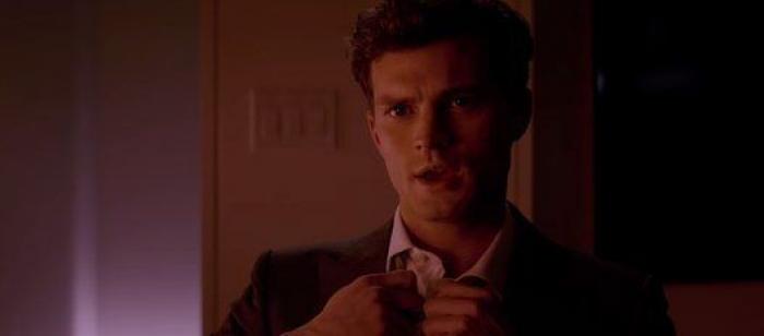 Así canta Jamie Dornan, de 'Cincuenta sombras', en 'Belfast'