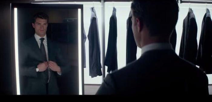 Así canta Jamie Dornan, de 'Cincuenta sombras', en 'Belfast'