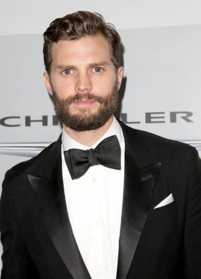 Así canta Jamie Dornan, de 'Cincuenta sombras', en 'Belfast'