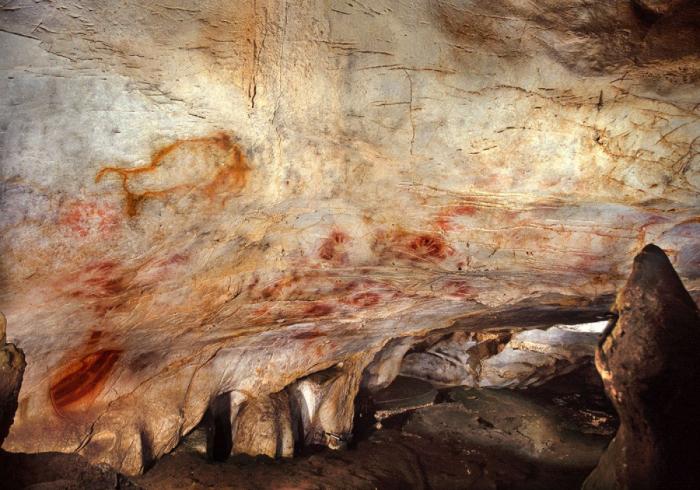 Localizan en Borneo la pintura figurativa más antigua de la humanidad