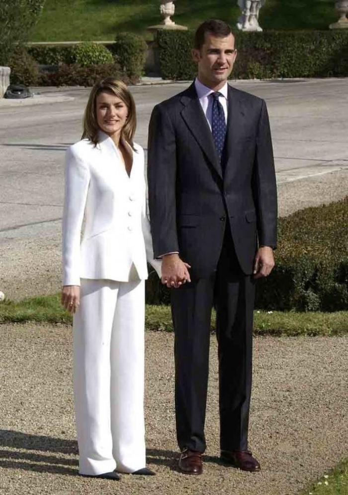 Irina Shayk: escote al límite y traje blanco para desmentir los rumores de crisis con Ronaldo (FOTOS)