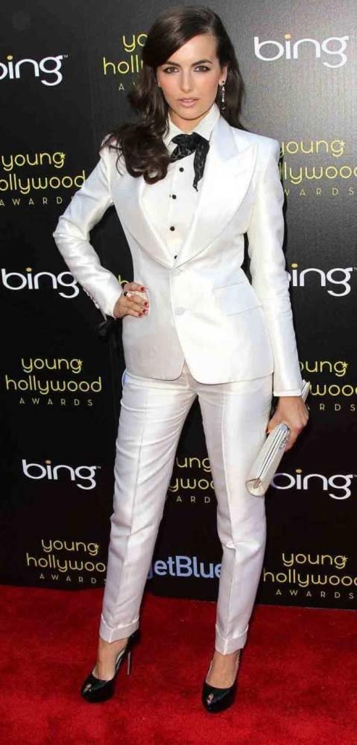 Irina Shayk: escote al límite y traje blanco para desmentir los rumores de crisis con Ronaldo (FOTOS)