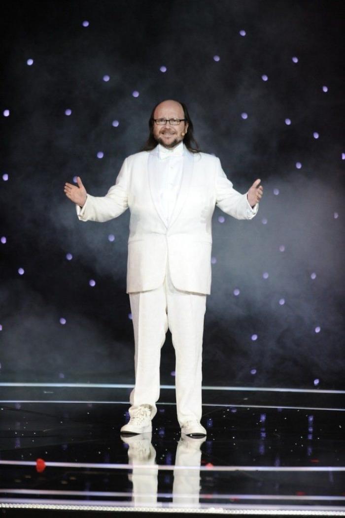 Irina Shayk: escote al límite y traje blanco para desmentir los rumores de crisis con Ronaldo (FOTOS)