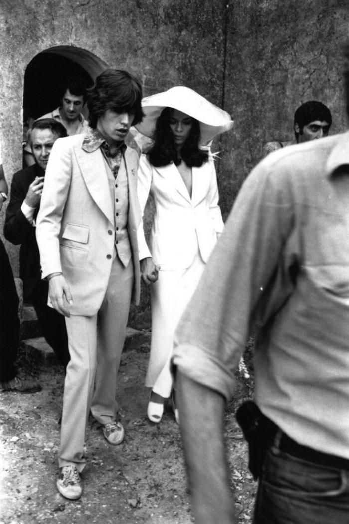 Irina Shayk: escote al límite y traje blanco para desmentir los rumores de crisis con Ronaldo (FOTOS)