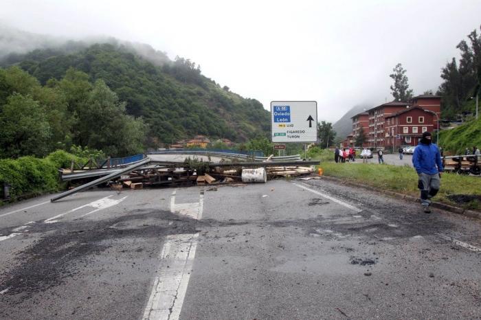 Minería, día 22: Huelga general contra el Gobierno e incidentes en Asturias (FOTOS)