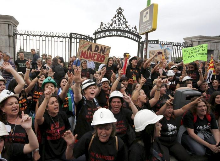 El Senado respalda los recortes al carbón y echa a las mujeres de los mineros (FOTOS)