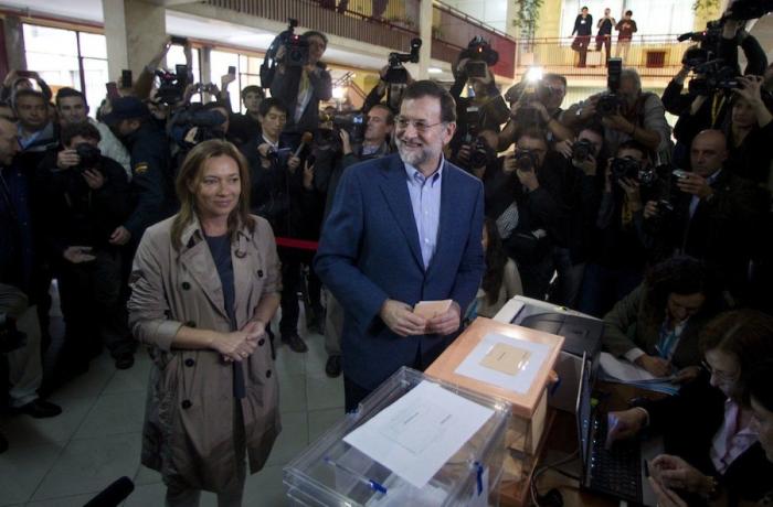 Elvira Fernández, Viri: la mujer de Rajoy reaparece de blanco (FOTOS)