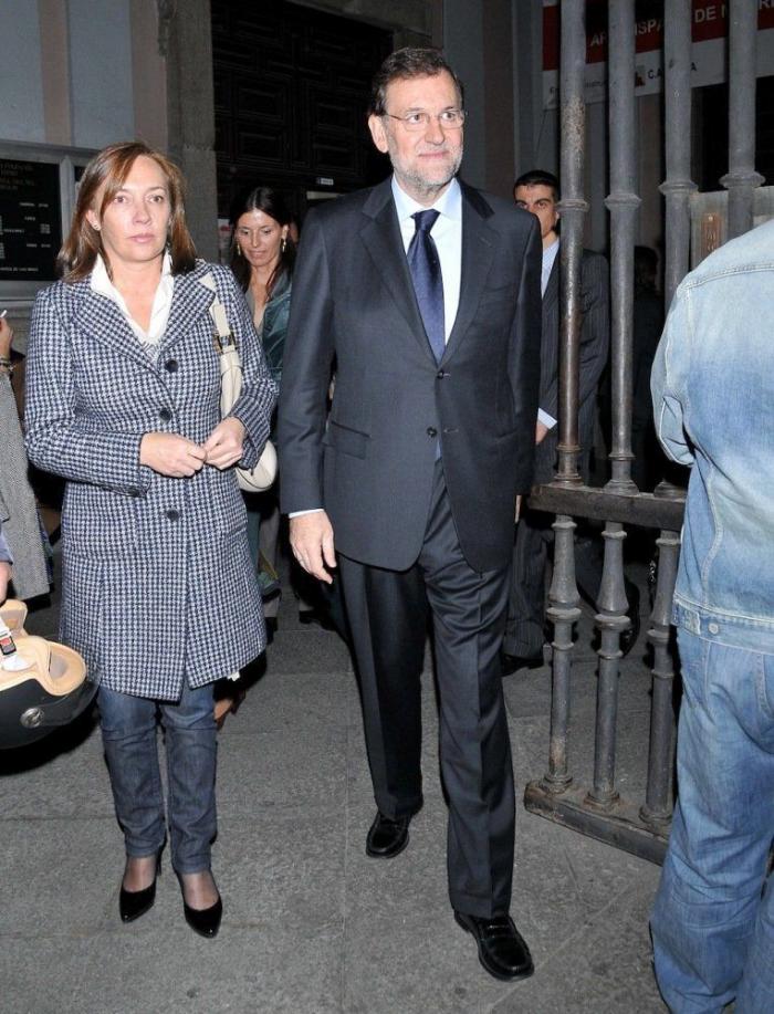 Elvira Fernández, Viri: la mujer de Rajoy reaparece de blanco (FOTOS)