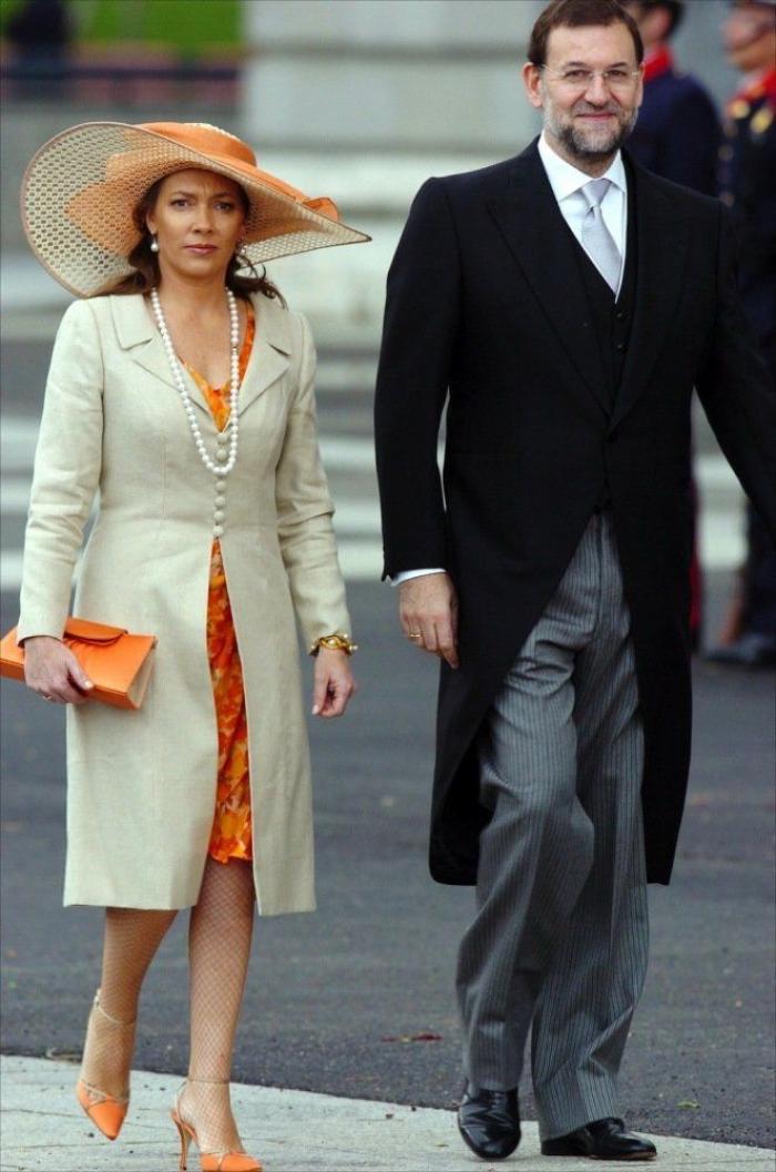 Elvira Fernández, Viri: la mujer de Rajoy reaparece de blanco (FOTOS)