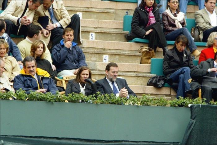 Elvira Fernández, Viri: la mujer de Rajoy reaparece de blanco (FOTOS)