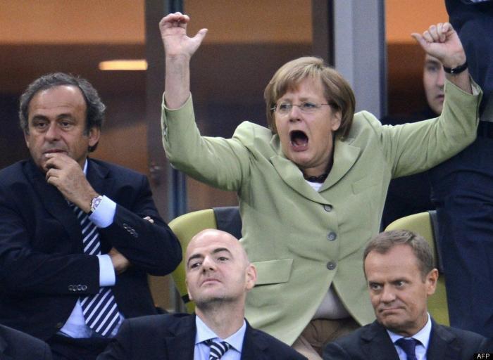 Merkel causa furor en el partido Grecia- Alemania (FOTOS)