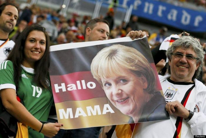 Merkel causa furor en el partido Grecia- Alemania (FOTOS)