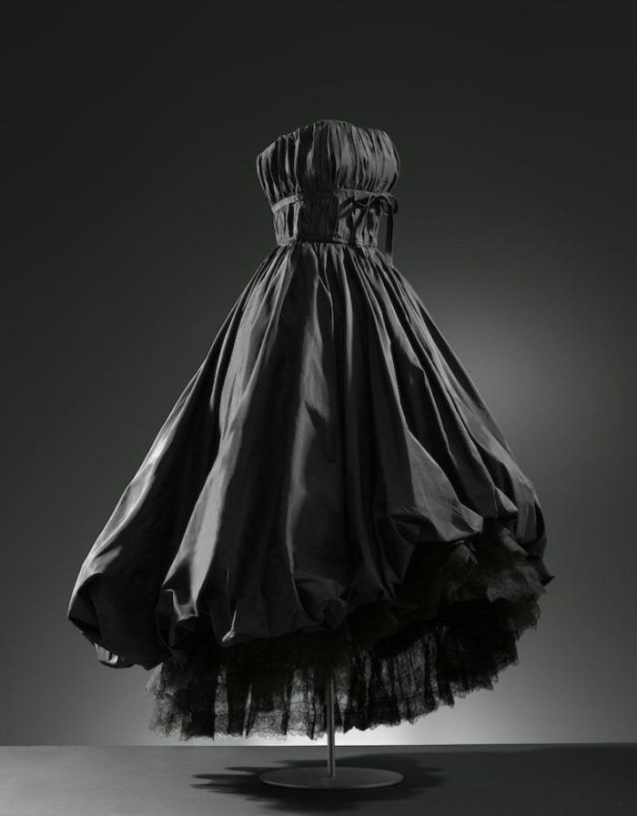 Balenciaga por Outumuro: "Mirar y pensar Balenciaga" llega al Museo del Traje de Madrid (FOTOS)