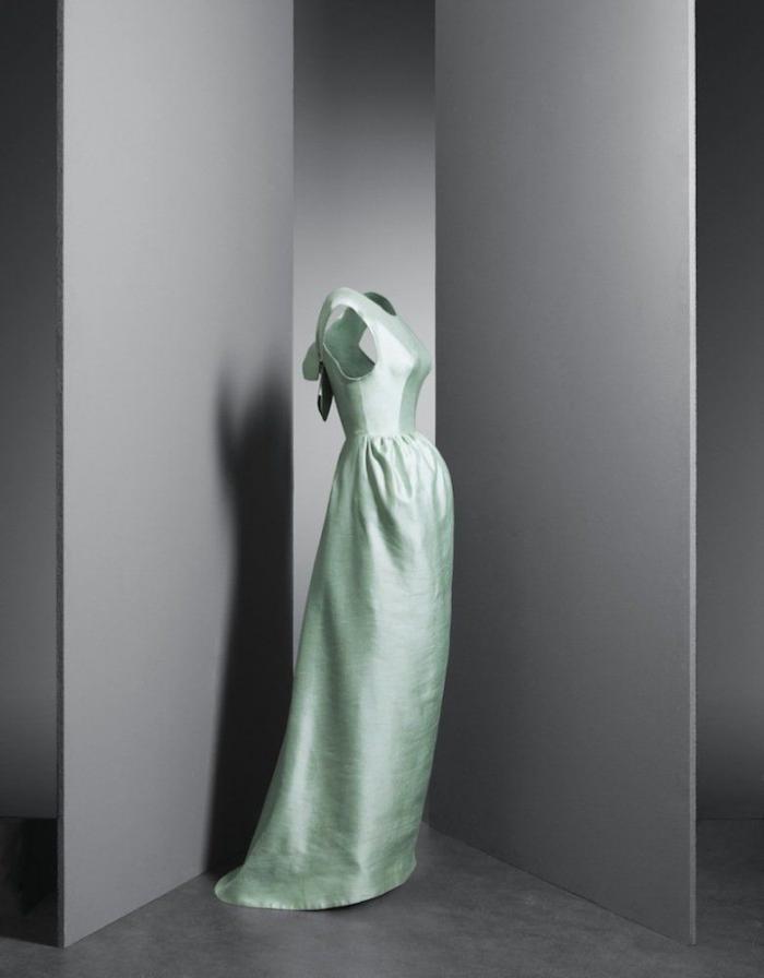Balenciaga por Outumuro: "Mirar y pensar Balenciaga" llega al Museo del Traje de Madrid (FOTOS)