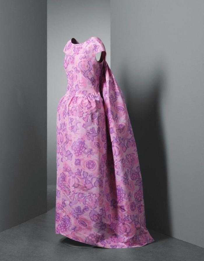 Balenciaga por Outumuro: "Mirar y pensar Balenciaga" llega al Museo del Traje de Madrid (FOTOS)