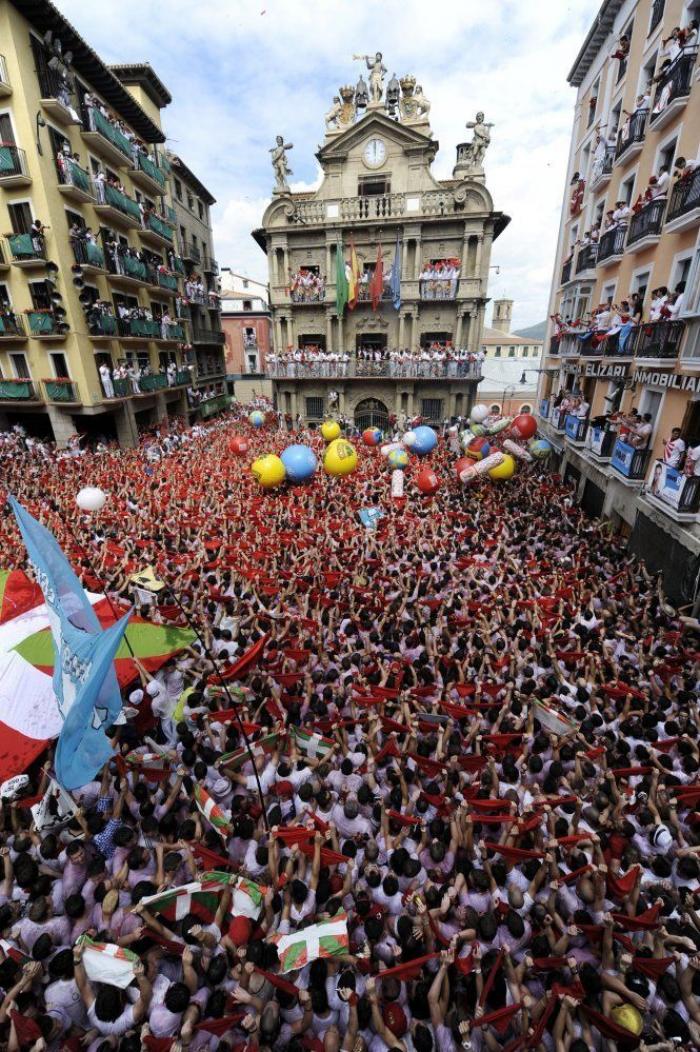 San Fermín comienza en Pamplona con el lanzamiento del chupinazo (FOTOS Y VÍDEO)