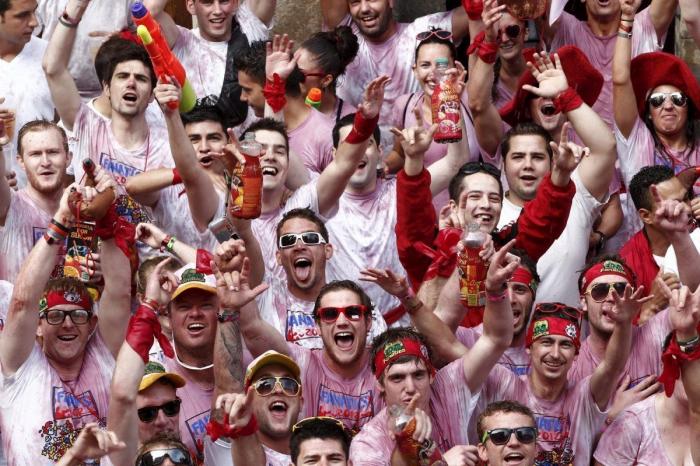 San Fermín comienza en Pamplona con el lanzamiento del chupinazo (FOTOS Y VÍDEO)