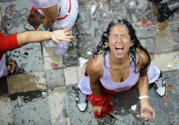 San Fermín comienza en Pamplona con el lanzamiento del chupinazo (FOTOS Y VÍDEO)