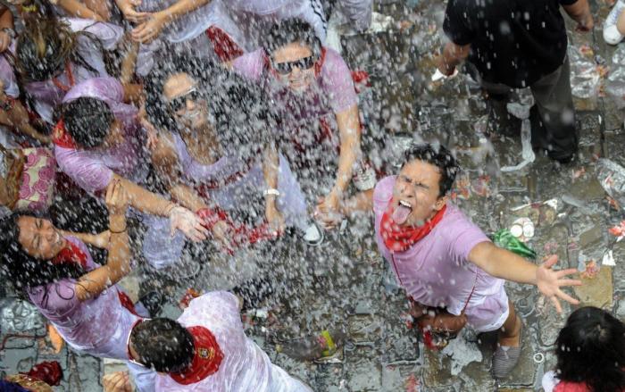 San Fermín comienza en Pamplona con el lanzamiento del chupinazo (FOTOS Y VÍDEO)