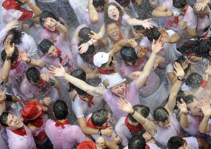 San Fermín comienza en Pamplona con el lanzamiento del chupinazo (FOTOS Y VÍDEO)
