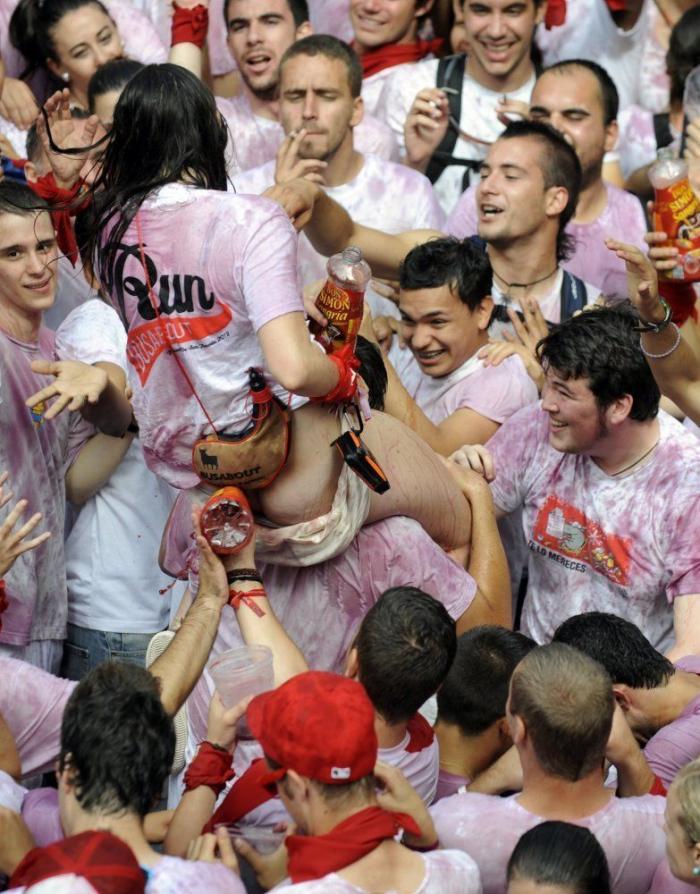 San Fermín comienza en Pamplona con el lanzamiento del chupinazo (FOTOS Y VÍDEO)