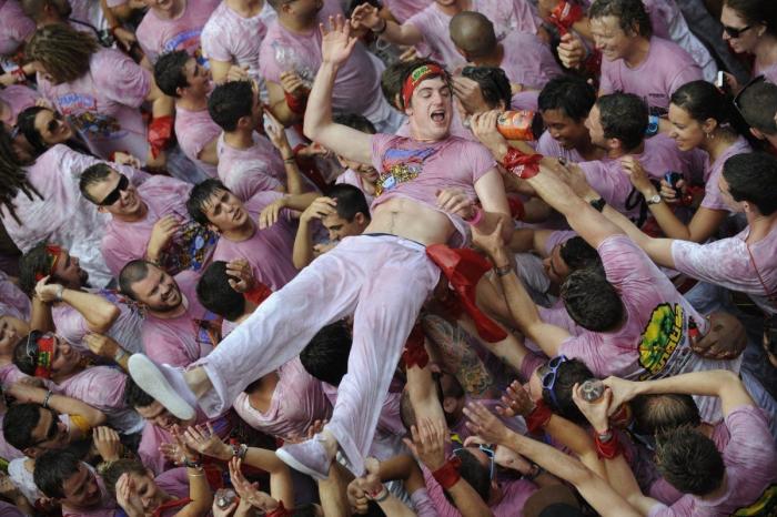San Fermín comienza en Pamplona con el lanzamiento del chupinazo (FOTOS Y VÍDEO)