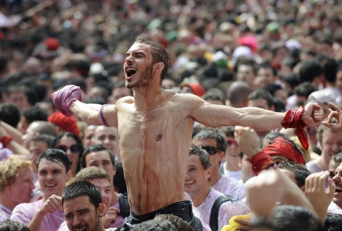 San Fermín comienza en Pamplona con el lanzamiento del chupinazo (FOTOS Y VÍDEO)
