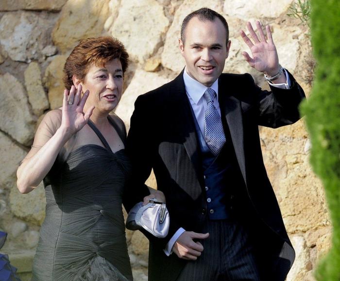 TVE entrevista a Iniesta a través de Twitch y pasa lo que tenía que pasar: mira bien la foto