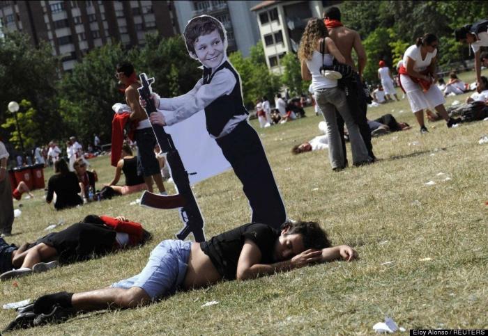 Rápido, emocionante y con tres heridos por asta de toro: Así ha sido el primer encierro de San Fermín