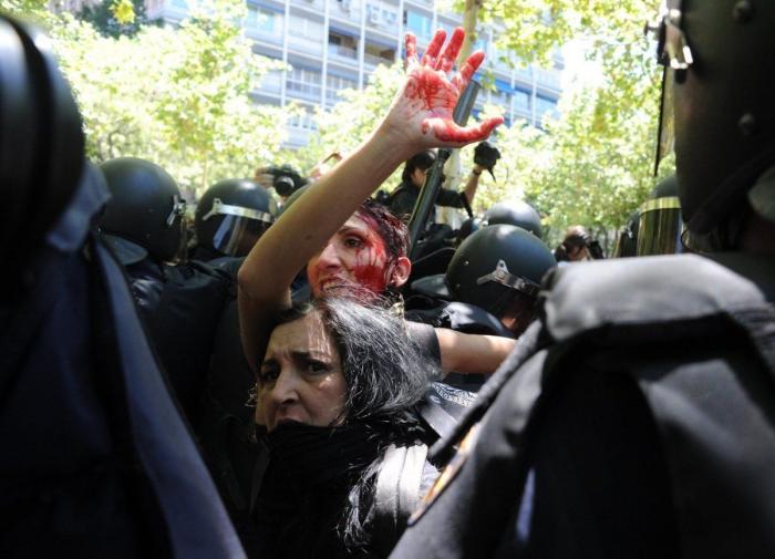 Miles de personas acompañan en Sol a la Marcha Negra en la 'noche minera' (VÍDEO, FOTOS)