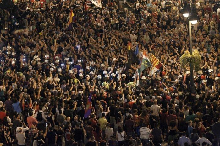 Miles de personas acompañan en Sol a la Marcha Negra en la 'noche minera' (VÍDEO, FOTOS)