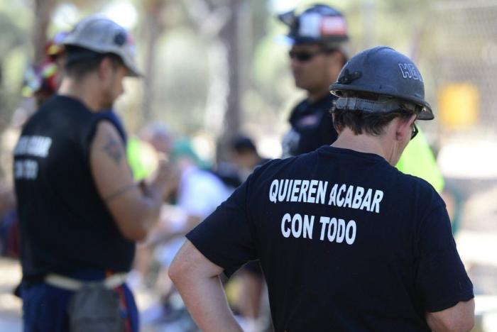 Miles de personas acompañan en Sol a la Marcha Negra en la 'noche minera' (VÍDEO, FOTOS)