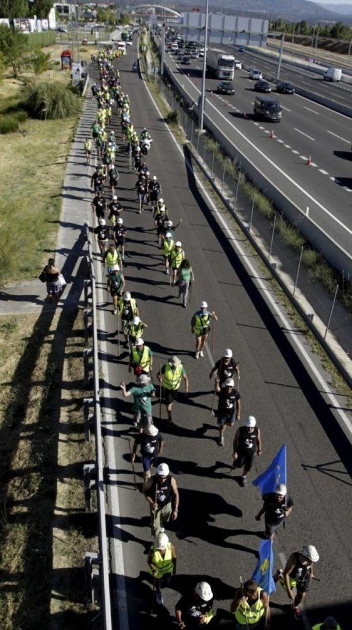 Miles de personas acompañan en Sol a la Marcha Negra en la 'noche minera' (VÍDEO, FOTOS)