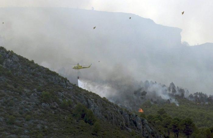 El incendio de Alcoy amenaza un parque natural y podría haber quemado ya 150 hectáreas (FOTOS)
