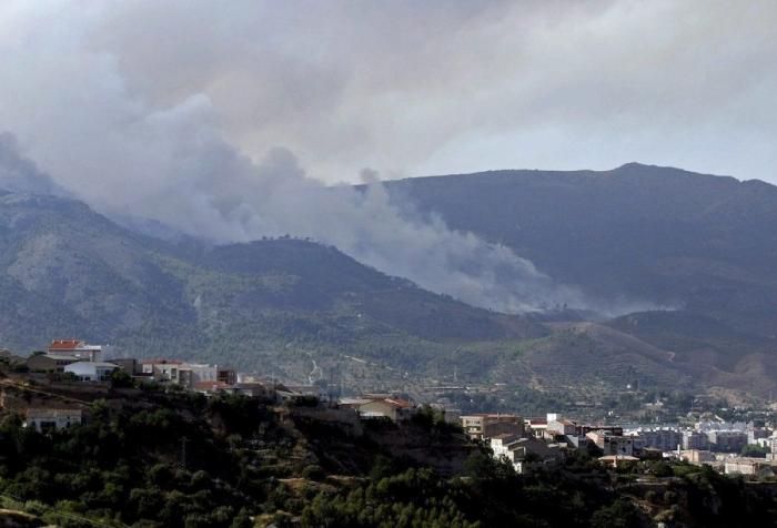 El incendio de Alcoy amenaza un parque natural y podría haber quemado ya 150 hectáreas (FOTOS)