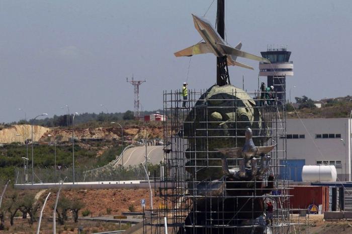 Aeropuerto de Castellón: la escultura de Ripollés de más de 300.000 € ya tiene el último detalle (FOTOS)