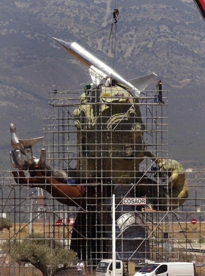 Aeropuerto de Castellón: la escultura de Ripollés de más de 300.000 € ya tiene el último detalle (FOTOS)