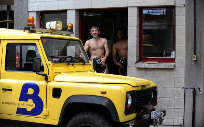 Antonio, el bombero de Sevilla que se ha ganado el corazón de España por lo que ves en la foto